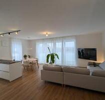 Föhren: Moderne Wohnung (3 Zimmer) mit Küche und Balkon (Neubau)