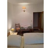 Doppelzimmer, sep. BadDuWC, Küche übern Gang, 300,- inkl. NK - Weitramsdorf