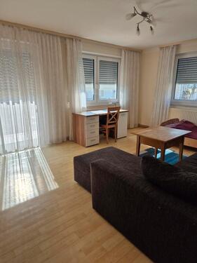 Foto - Grosses, helles Zimmer - 400,00&nbsp;EUR Kaltmiete, ca.&nbsp; 24,00&nbsp;m&sup2;