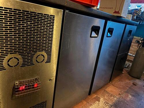 Foto - Bar Schubladen und Kühlschrank - 600,00 EUR Kaltmiete,