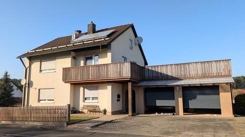 Foto - Großzügiges Einfamilienhaus mit Doppelgarage, Garten und Balkon! Frei ab 01.07.