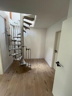 Foto - Erstbezug nach Renovierung - 4 Zimmer-Dachgeschosswohnung