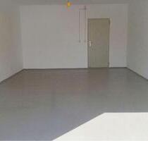 Top-Stellplatz: Massive Garage mit Wasser & Video - Obertshausen