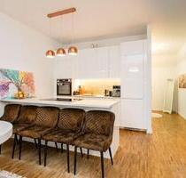 Modern eingerichtete, stilvolle 4-Zimmer-Wohnung mit Balkon, EBK - Berlin Charlottenburg-Wilmersdorf