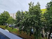 Foto - Ab 01.07.2026***Einziehen & Wohlfühlen: Renovierte 3-Zimmer mit Balkon, Aufzug und Blick ins Grüne!