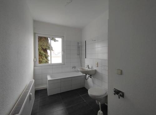 Foto - WIR RENOVIEREN FÜR SIE - 505,00&nbsp;EUR Kaltmiete, ca.&nbsp; 74,20&nbsp;m&sup2;