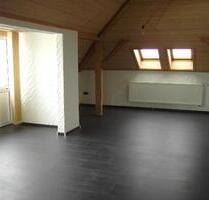 Besonders geschnittene Dachgeschoßwohnung mit Einbauküche - Hof Altstadt