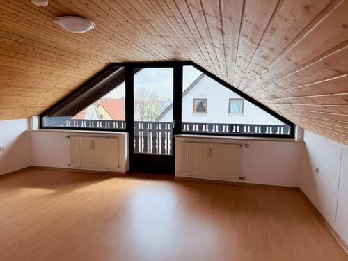 Foto - Großzügige 2,5-Zimmer-DG-Wohnung mit Balkon (Beschreibung lesen)