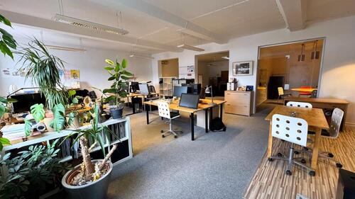 Foto - Arbeitsplatz in kreativer Bürogemeinschaft, Büroplatz