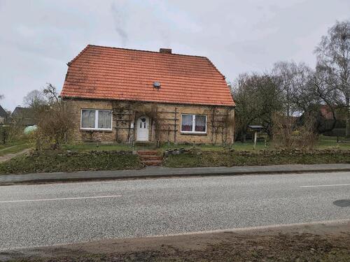 Foto - Haus mit großem Naturgrundstück