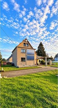 Foto - Familienhaus mit großem Grundstück und Bungalow