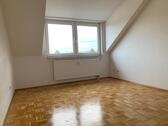 Foto - 3 Zimmer Dachgeschoßwohnung in Biebesheim am Rhein