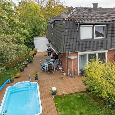 Foto - Attraktives Reihenendhaus mit Außenpool in Neu Wulmstorf