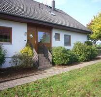 Schöne untere Haushälfte mit 4 Zimmern und großem Garten! - Hanstedt