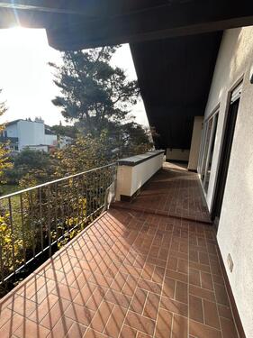 Foto - Moderne Dachgeschosswohnung mit 3 Zimmern, großem Wohnbereich und