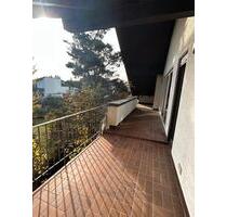 Moderne Dachgeschosswohnung mit 3 Zimmern, großem Wohnbereich und - Bamberg Am Bruderwald