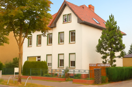 Foto - Attraktives Mehrfamilienhaus (5 Wohnungen, 1 Gewerbe, 8 Garagen)
