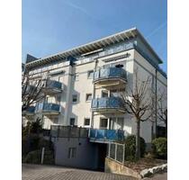 Helle 2,5-Zi-Wo mit Balkon, TG-Stellplatz und EBK (Aschaffenburg)