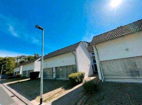 Foto - Garagen Stellplatz Mainz Laubenheim Bahnhof Oldtimer Parkplatz