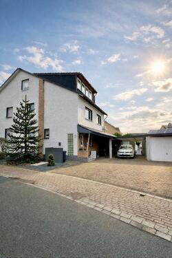 Foto - Doppelhaushälfte mit großzügigem Garten & Pool – provisionsfrei