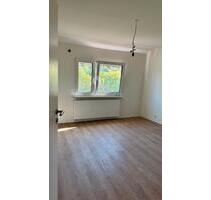 Sanierte Dachgeschosswohnung mit EBK & Blick ins Grüne - - Stuttgart Feuerbach