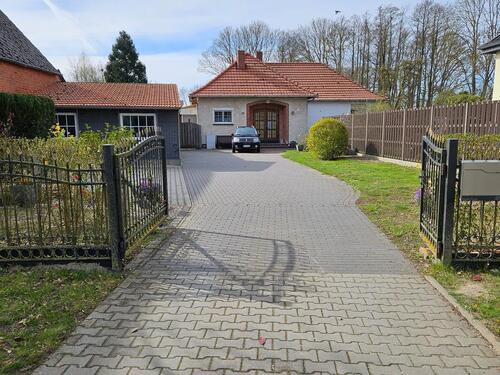 Foto - Einfamilienhaus Bungalow ehemalige Schule
