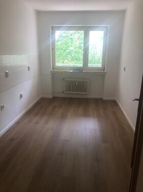 Foto - große 3 ZKB Wohnung mit Balkon & Aufzug & Gäste WC in Kassel am Klinikum, Nähe Uni ( KS-MBS50a-3-3 )