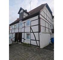 Renovierte Altbauhaushälfte mit Garage und Balkon - Willebadessen