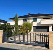 Privatverkauf! Exklusive Stadtvilla mit sehr guter Ausstattung! - Usingen