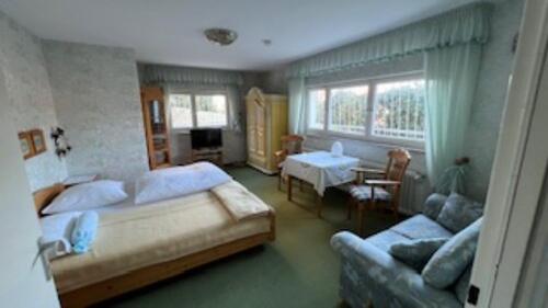 Foto - Möbl.1-Zimmerwohnung mit Garage und Gartenplatz, Pauschal 790 €