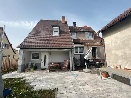 Foto - Freistehendes Einfamilen-Zweifamilienhaus in Waldbüttelbrunn