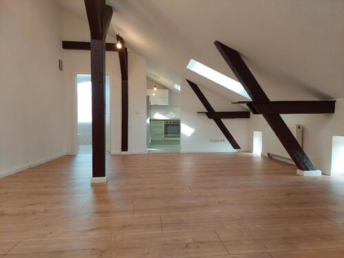 Foto - Frisch renovierte 2-Zi.-DG-Wohnung mit EBK & Holzbalken