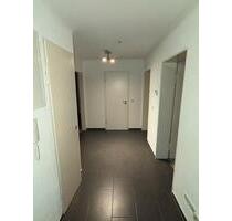 Schöne, kernsanierte 3 Zimmerwohnung mit 2 Balkonen + Garage - Ludwigshafen am Rhein Parkinsel