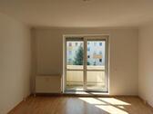 Foto - Schöne 4-Zimmer-Wohnung mit Balkon – 70 qm – in Naumburg (Saale)