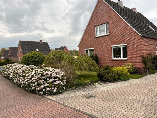 Foto - Haus mit Garten, Einfamilienhaus