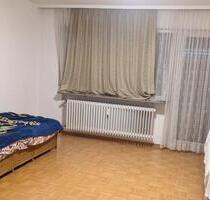 Ein 27m2 großes, möbliertes WG-Zimmer mit Balkon in Stuttgart