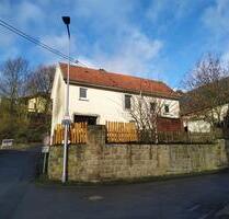 Sanierungsbedürftiges Haus mit Scheune zu verkaufen - Niederzissen