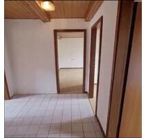 4-Zimmer-Dachgeschosswohnung mit Garten und Parkplatz – frei ab sofort - Pirmasens Niedersimten