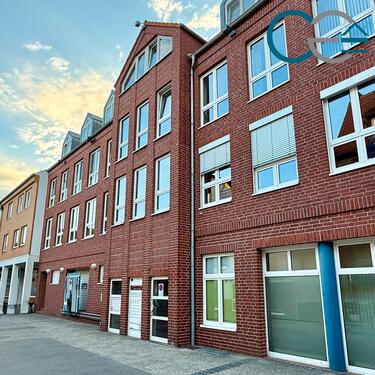 Foto - Innenstadt: Renovierte Wohnung mit TG-Stellplatz, Neuer EBK und Loggia!