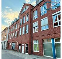 Innenstadt: Renovierte Wohnung mit TG-Stellplatz, Neuer EBK und Loggia! - Neustadt am Rübenberge