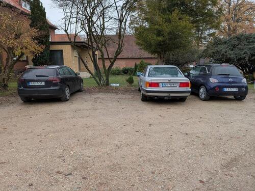 Foto - Stellplatz für PKW Anhänger Pferdeanhänger