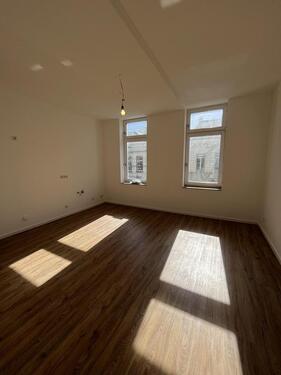 Foto - Frisch kernsaniert: 2,5-Zimmer-Wohnung mit Klima, viel Licht & gut geschnitten