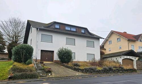 Foto - Haus mit großem Garten und viel Platz für zwei Generationen