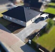 Neubau Bungalow in schöner Siedlungslage! Niedrigenergiehaus - Surwold