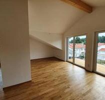 helle, moderne 3 Zimmer Dachgeschosswohnung in ruhiger Wohngegend - Feldkirchen-Westerham