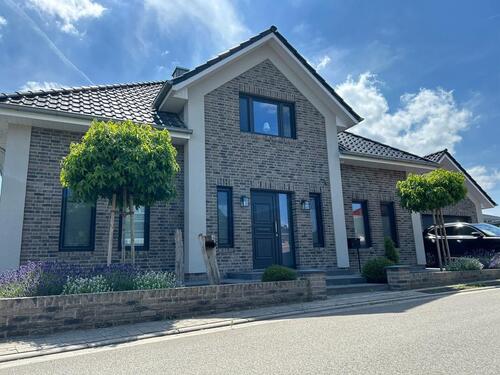 Foto - Ein Zweifamilienhaus - 565.000,00 EUR Kaufpreis,