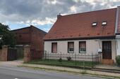 Foto - Stark sanierungsbedürftige DHH in Vehlefanz mit Baureserve