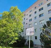 **FRISCH RENOVIERT**2-Zimmer-Wohnung Balkon 3.OG Bad mit Wanne ab 01.12.2025 - Leipzig West