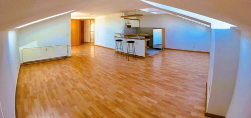 Foto - Bezugsfreie 2-Zimmer-Dachgeschosswohnung mit Loggia, Aufzug & TG