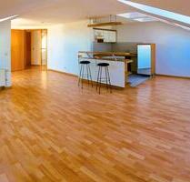 Bezugsfreie 2-Zimmer-Dachgeschosswohnung mit Loggia, Aufzug & TG - Taucha